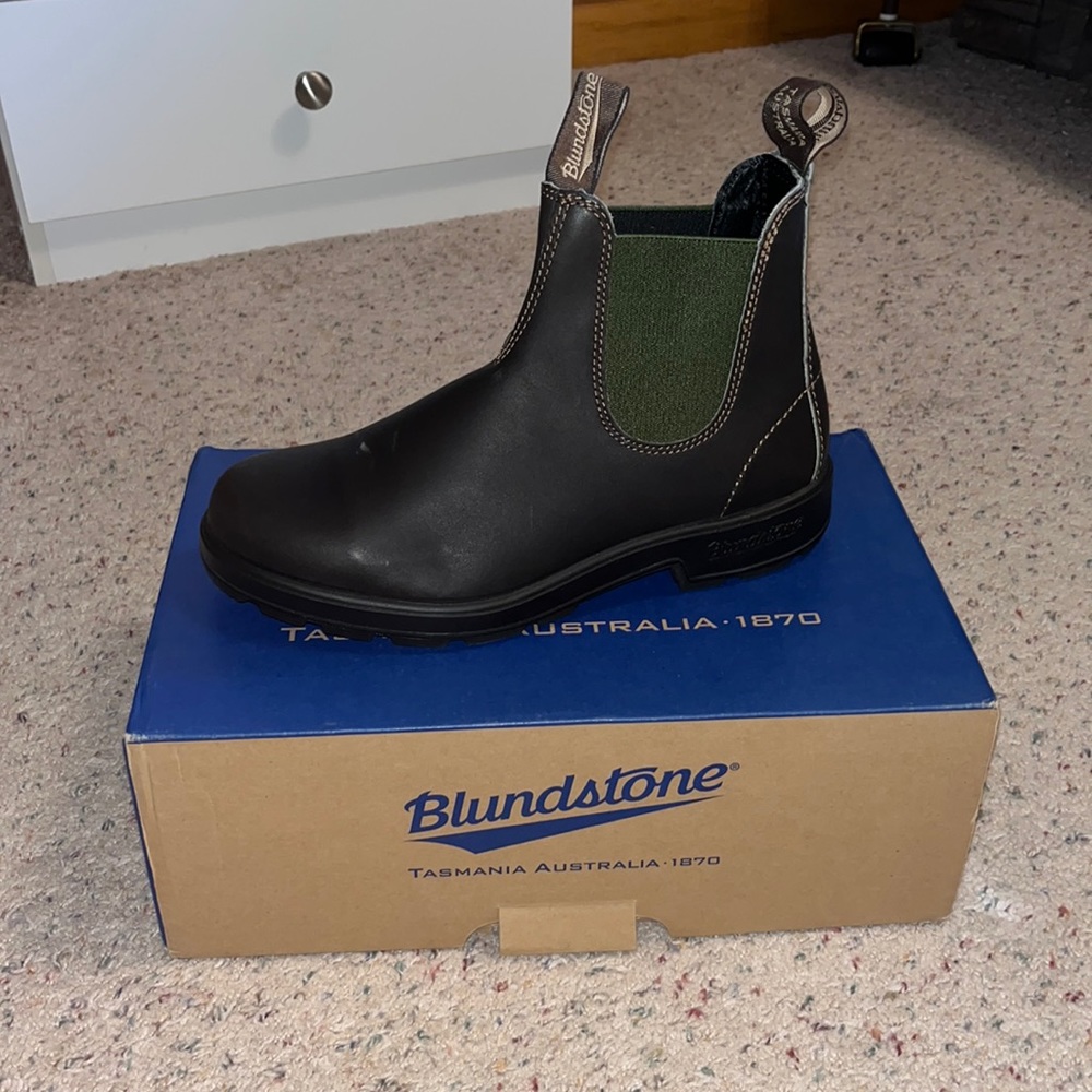 Brand new Blundstone boots!!